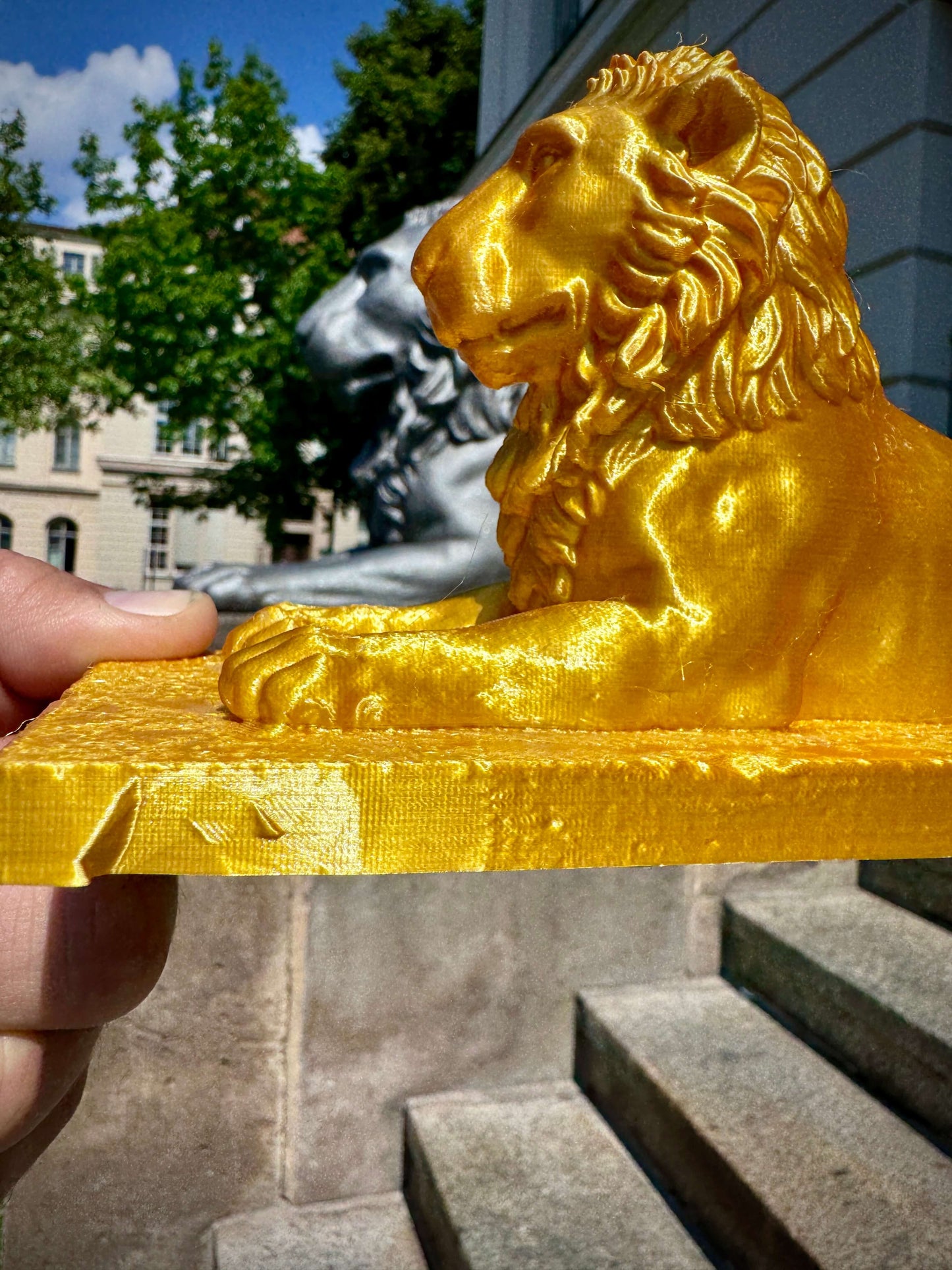 Uni-Löwe Halle Gold/Silber