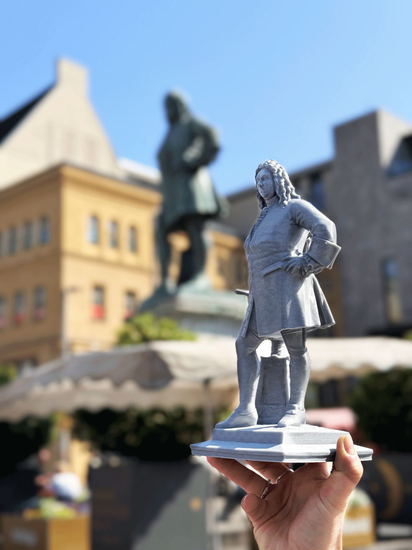 Händel-Denkmal Halle Silbergrau